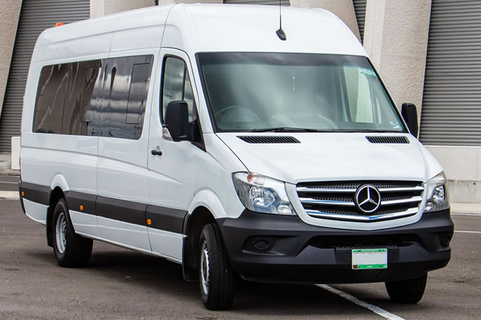 Renta de vans mercedes benz equipadas para traslado de personas