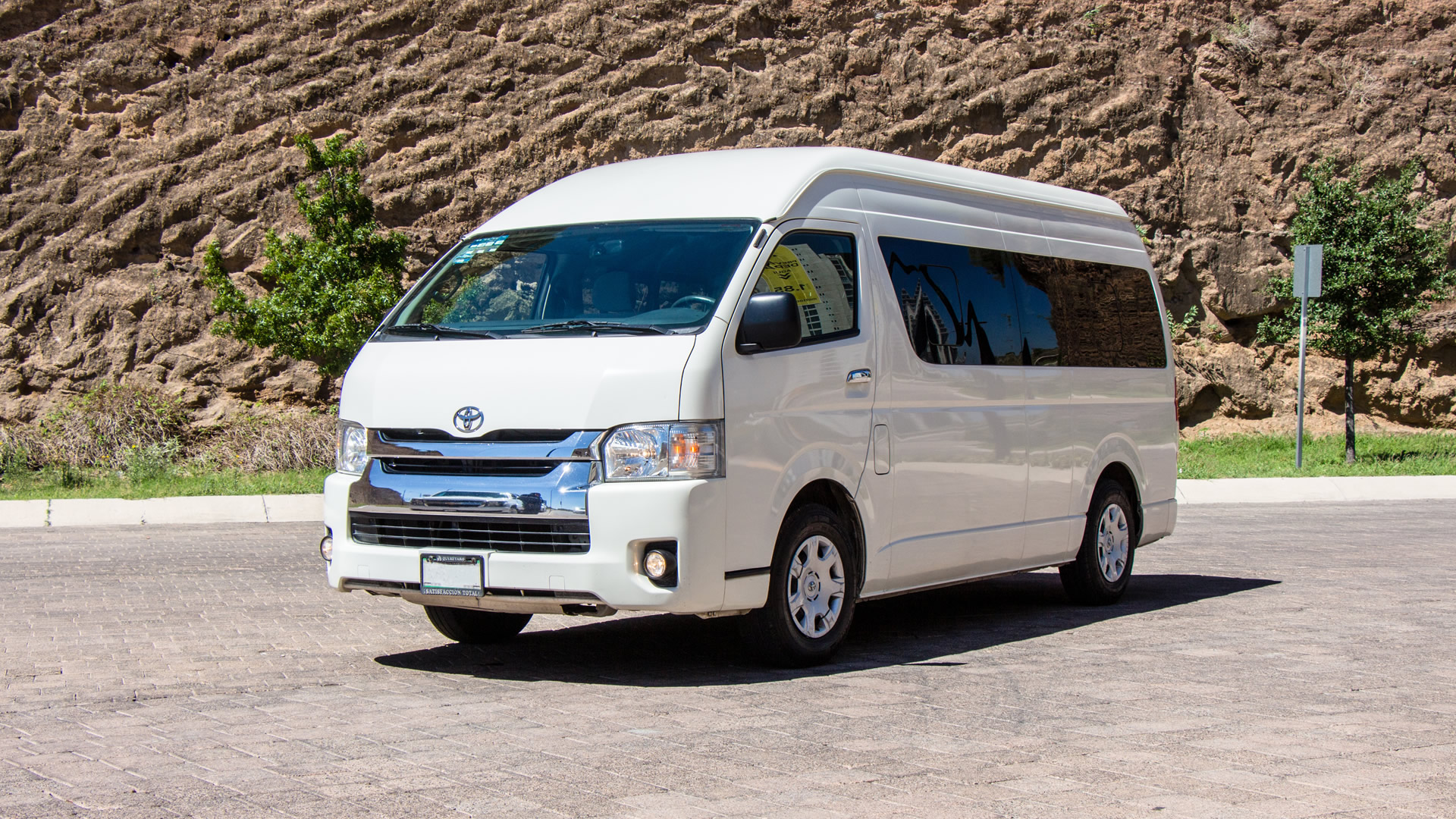 camionetas-Vans-en-renta-para-grupos-pequenos