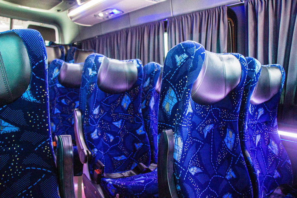camionetas-vans-en-renta-para-transporte-de-personal