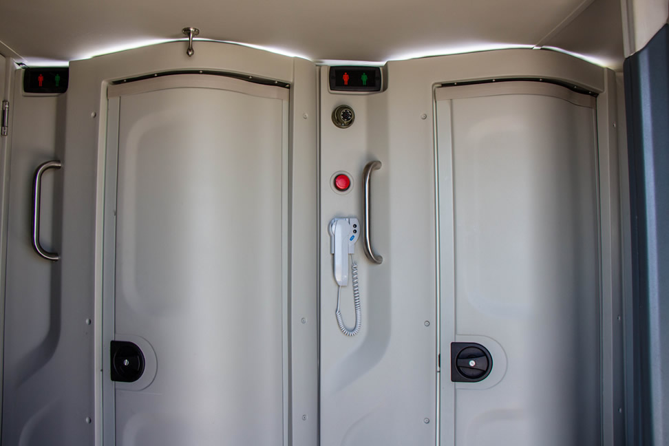renta de autobuses con baño para niños y personas de la tercera edad